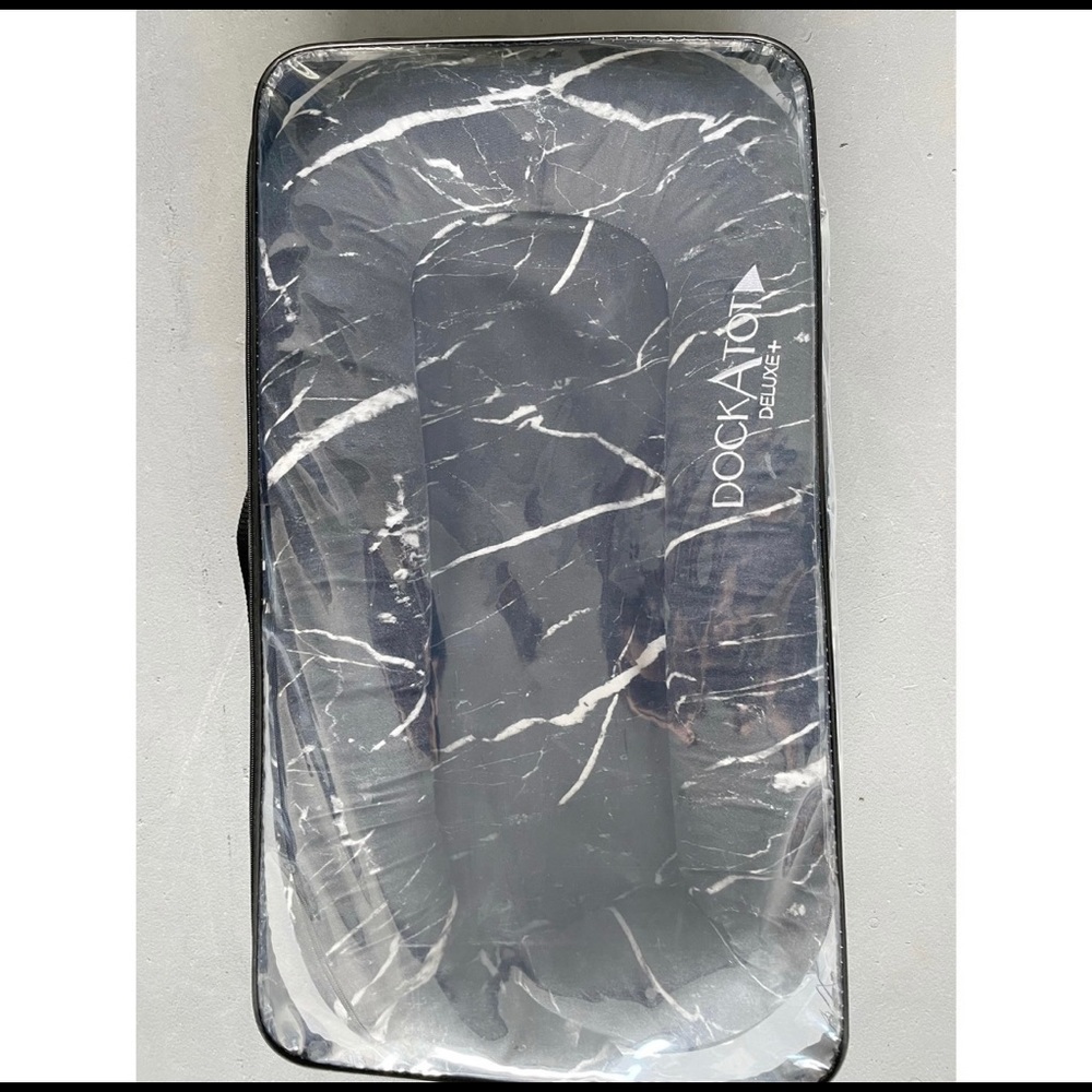 Dockatot Deluxe in Black Marble